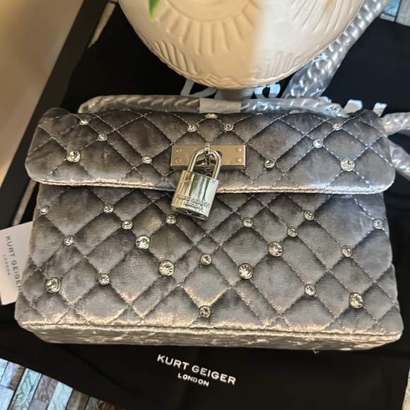 Kurt Geiger London Mini Brixton Lock Bag
Kurt Geiger London - Picture 3 of 15